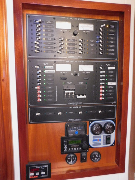 2005 Great Harbour GH37