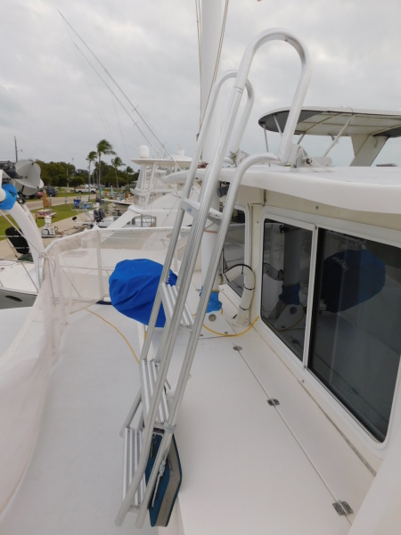 2005 Great Harbour GH37