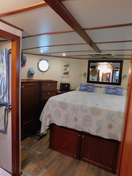 2005 Great Harbour GH37