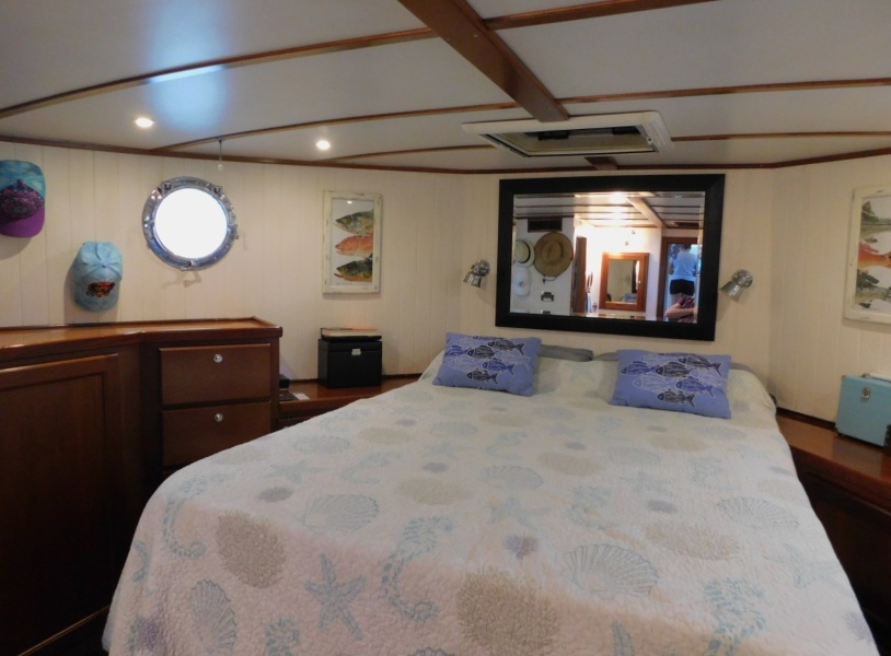 2005 Great Harbour GH37