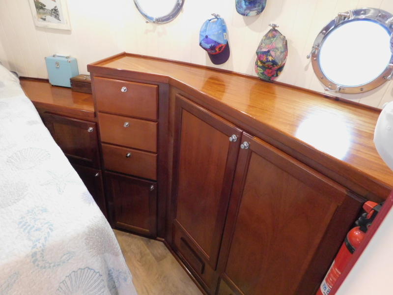 2005 Great Harbour GH37