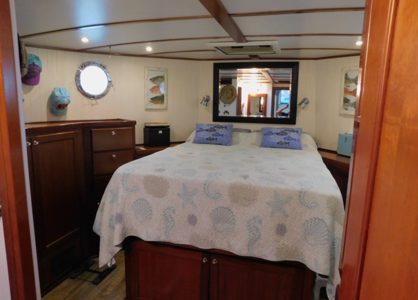 2005 Great Harbour GH37