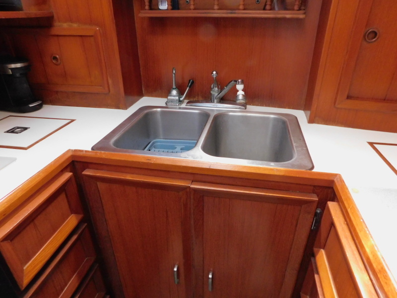1987 Jefferson 42 Sundeck