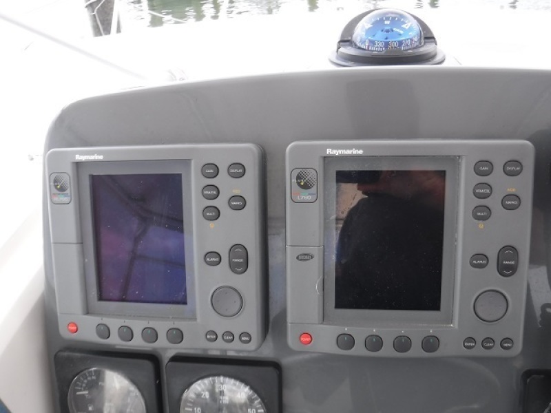 2001 Pursuit 3000 Offshore
