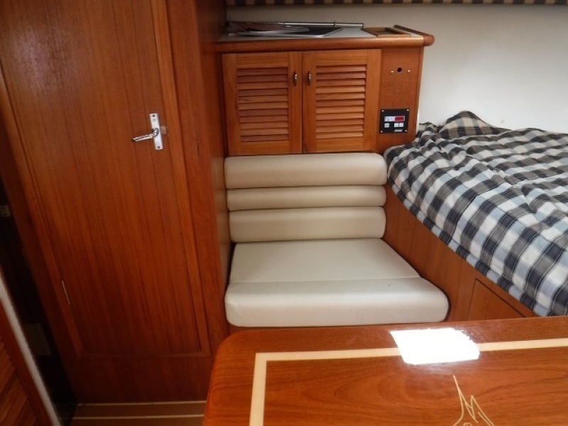 2001 Pursuit 3000 Offshore