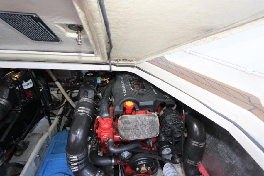 35' 2005 Regal 3560 Commodore