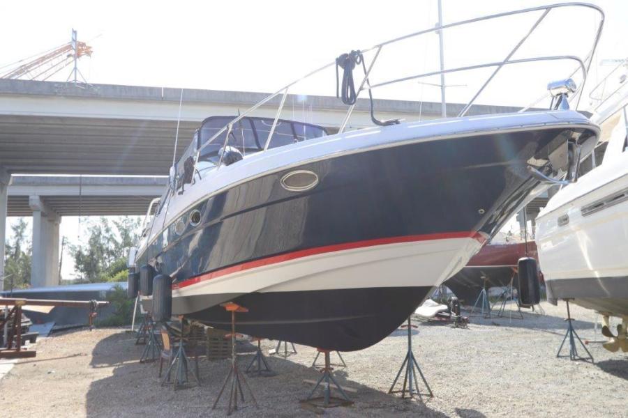 35' 2005 Regal 3560 Commodore