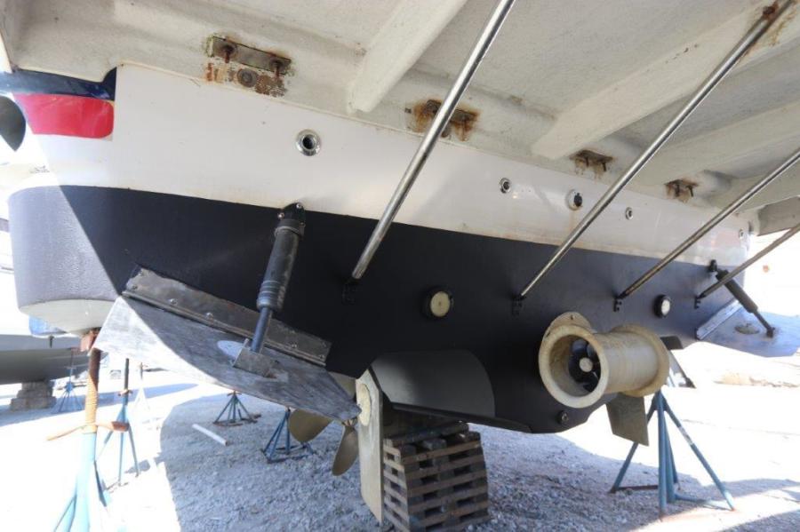 35' 2005 Regal 3560 Commodore