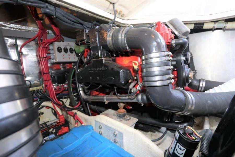 35' 2005 Regal 3560 Commodore