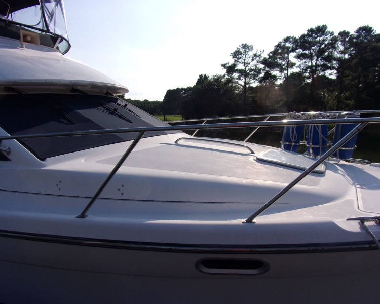 2000 Bayliner 3388 Command Bridge