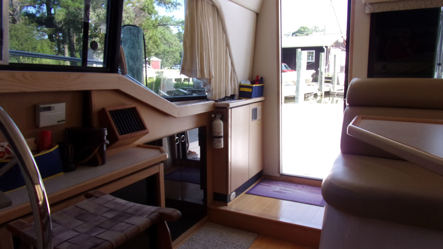 2000 Bayliner 3388 Command Bridge
