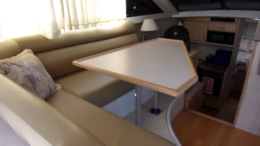 2000 Bayliner 3388 Command Bridge