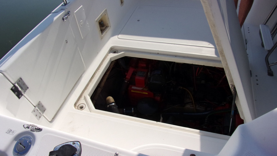 2000 Bayliner 3388 Command Bridge