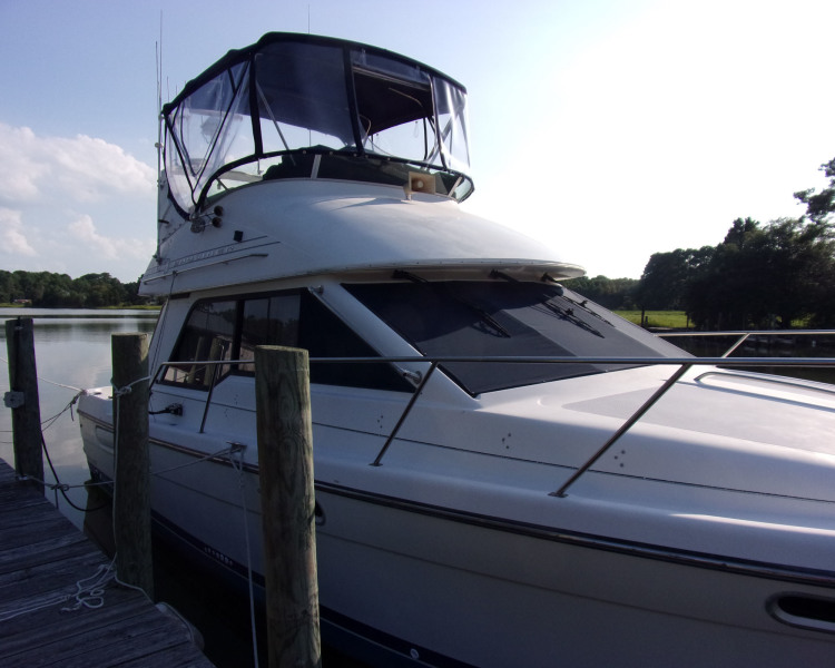 2000 Bayliner 3388 Command Bridge