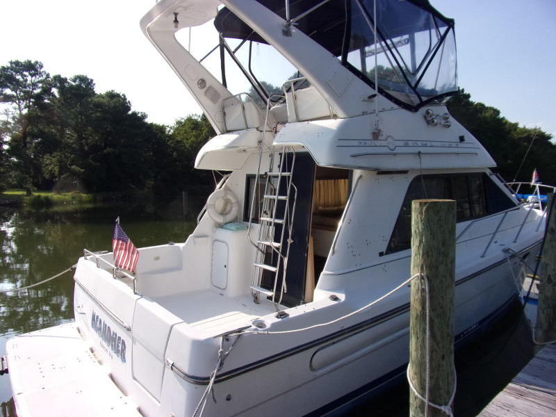 2000 Bayliner 3388 Command Bridge