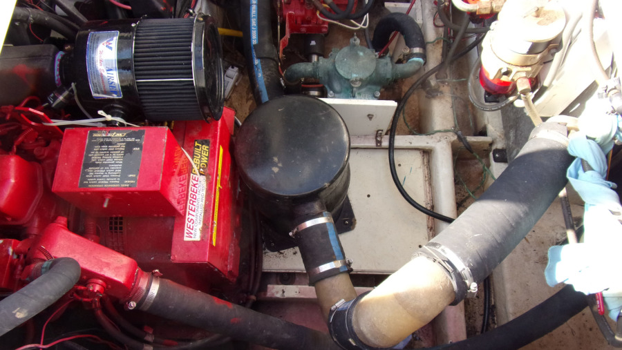 2000 Bayliner 3388 Command Bridge