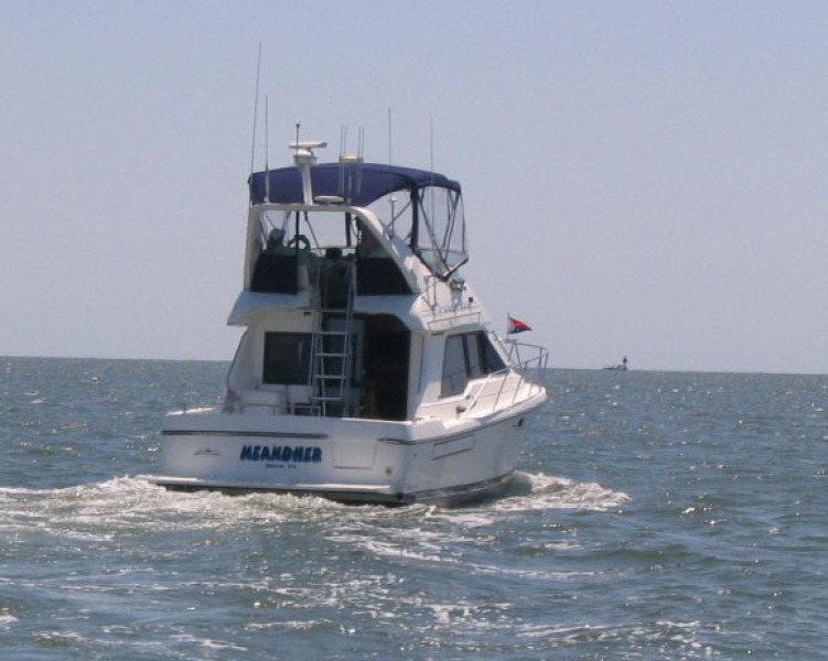 2000 Bayliner 3388 Command Bridge