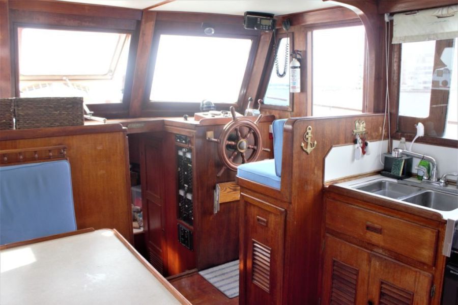 1979 Marine Trader Double Cabin