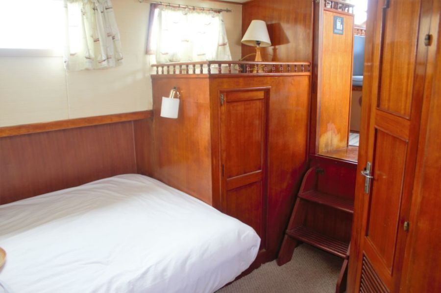 1979 Marine Trader Double Cabin
