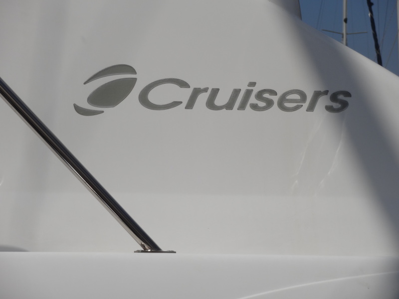 1998 Cruisers Yachts 35