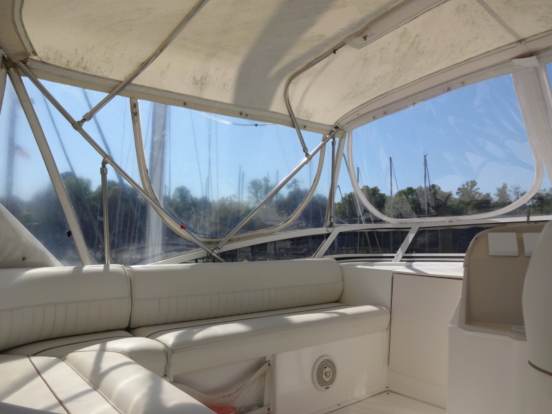 1998 Cruisers Yachts 35