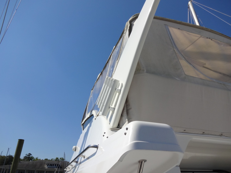 1998 Cruisers Yachts 35