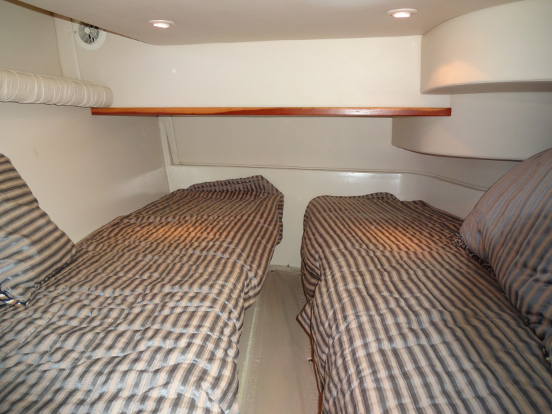 1998 Cruisers Yachts 35