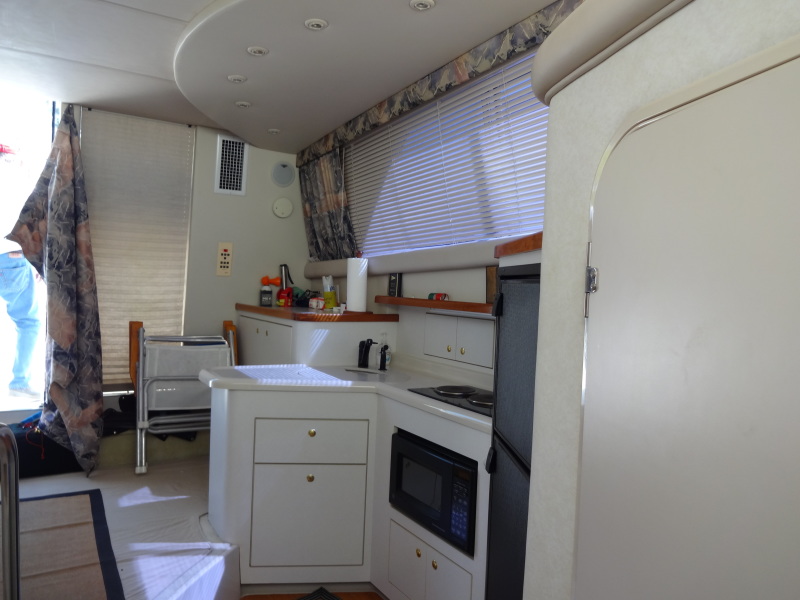 1998 Cruisers Yachts 35