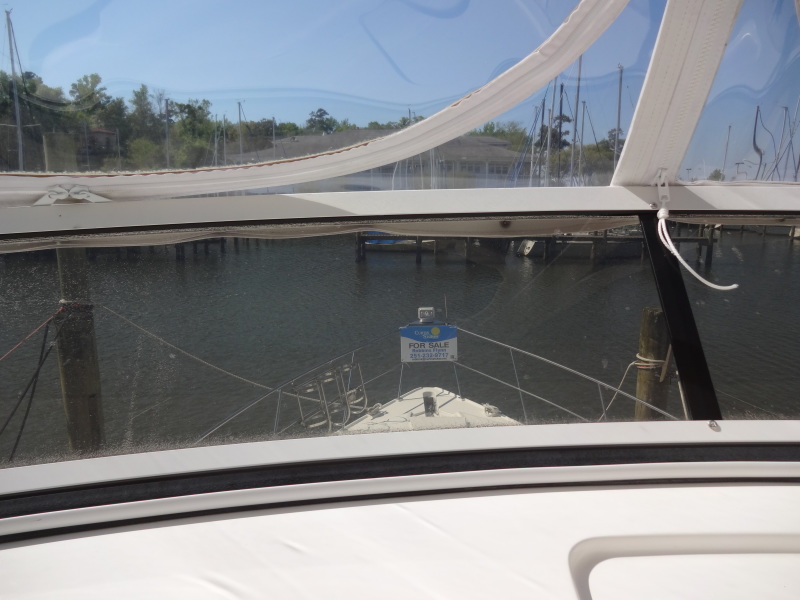 1998 Cruisers Yachts 35