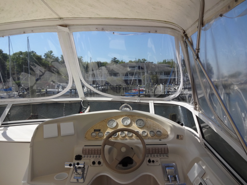 1998 Cruisers Yachts 35