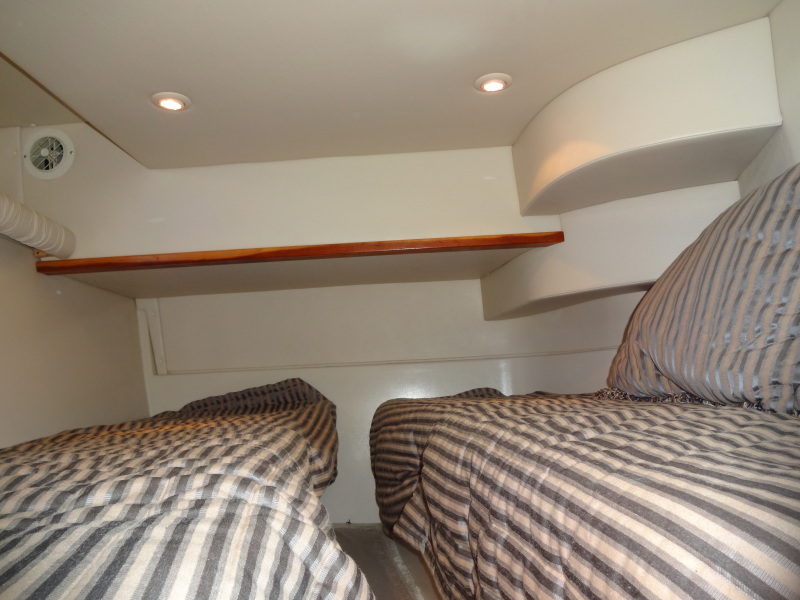 1998 Cruisers Yachts 35