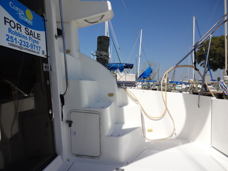 1998 Cruisers Yachts 35