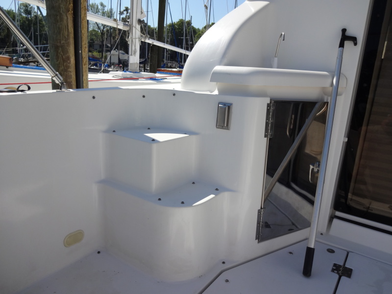 1998 Cruisers Yachts 35