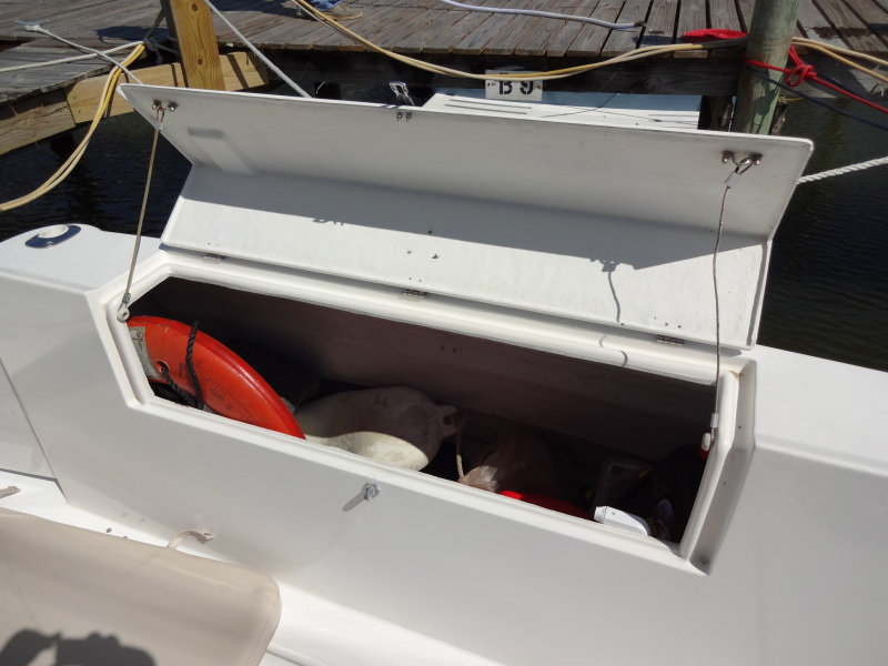 1998 Cruisers Yachts 35