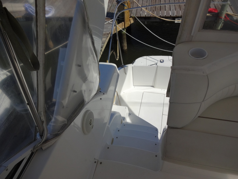 1998 Cruisers Yachts 35