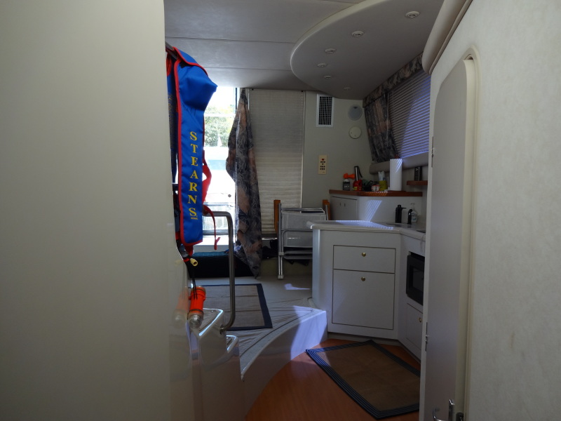1998 Cruisers Yachts 35