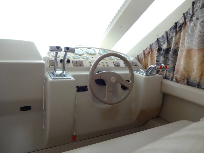 1998 Cruisers Yachts 35