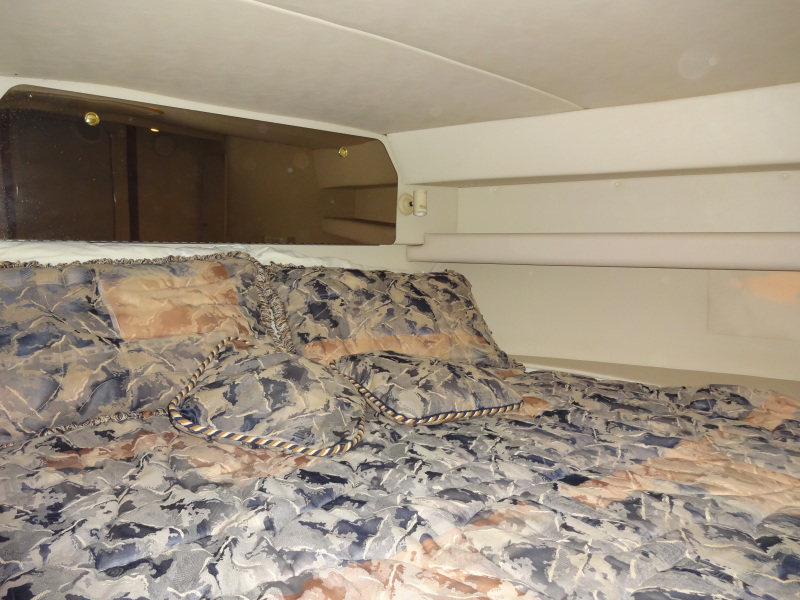 1998 Cruisers Yachts 35