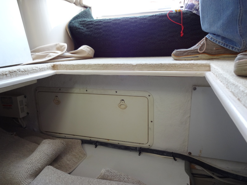 1998 Cruisers Yachts 35