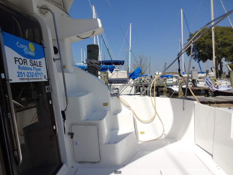 1998 Cruisers Yachts 35