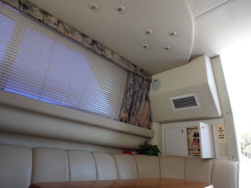 1998 Cruisers Yachts 35