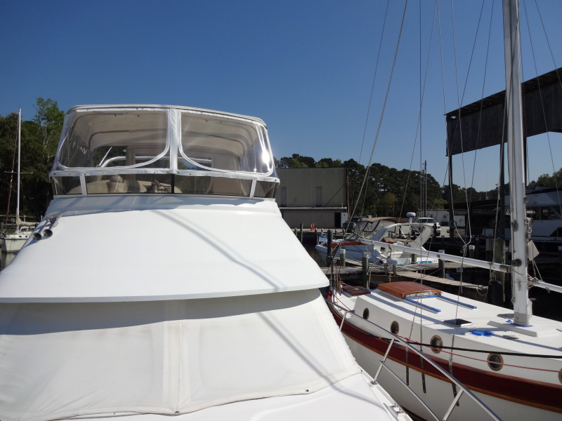 1998 Cruisers Yachts 35
