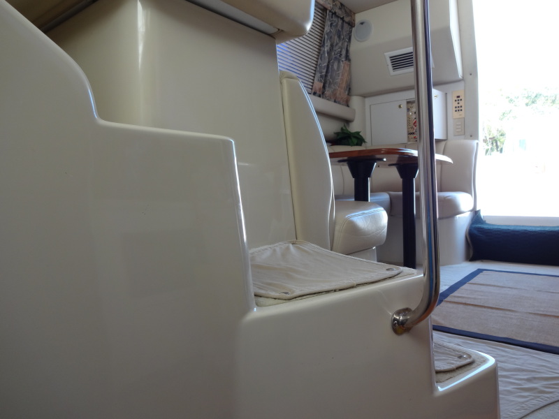 1998 Cruisers Yachts 35
