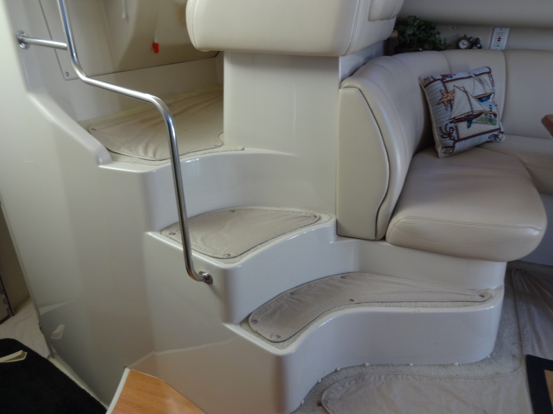 1998 Cruisers Yachts 35
