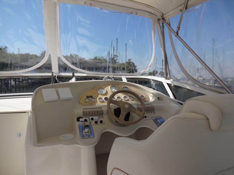 1998 Cruisers Yachts 35