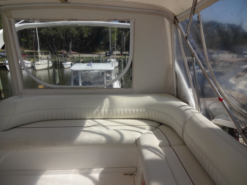 1998 Cruisers Yachts 35
