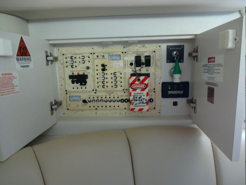 1998 Cruisers Yachts 35