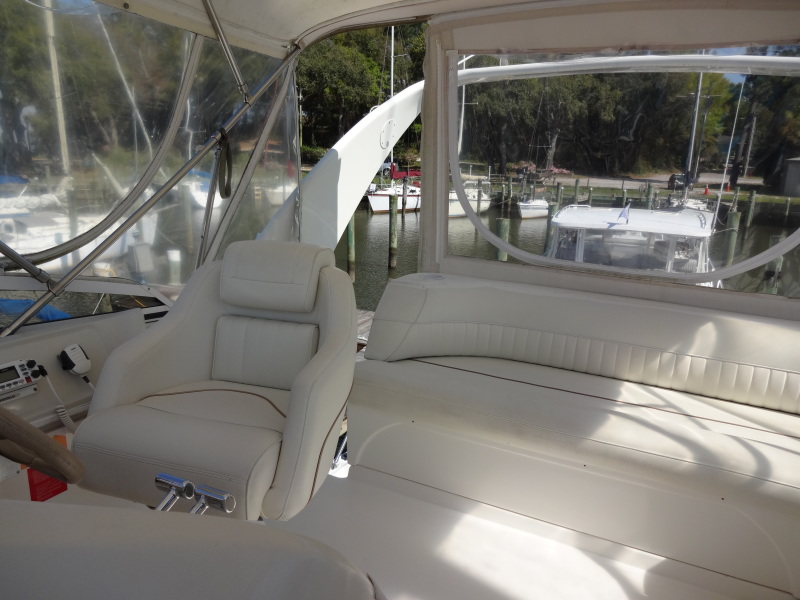 1998 Cruisers Yachts 35