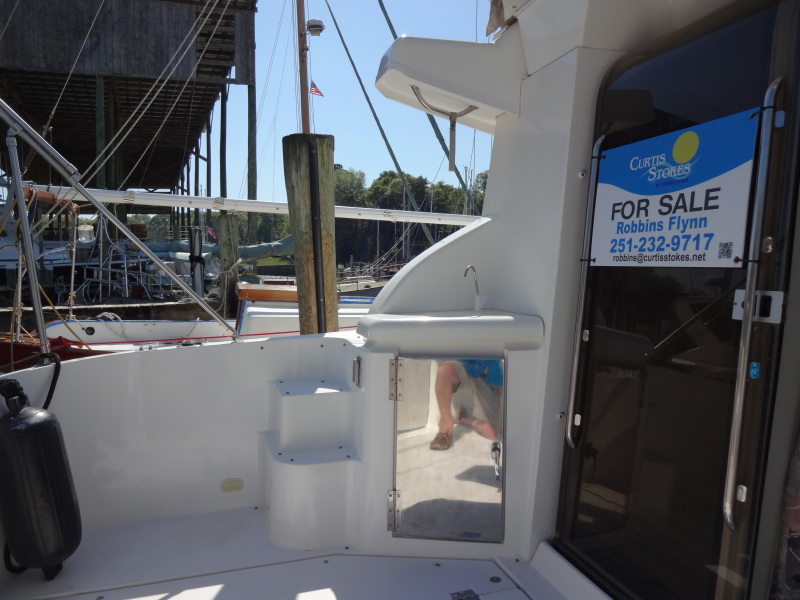 1998 Cruisers Yachts 35