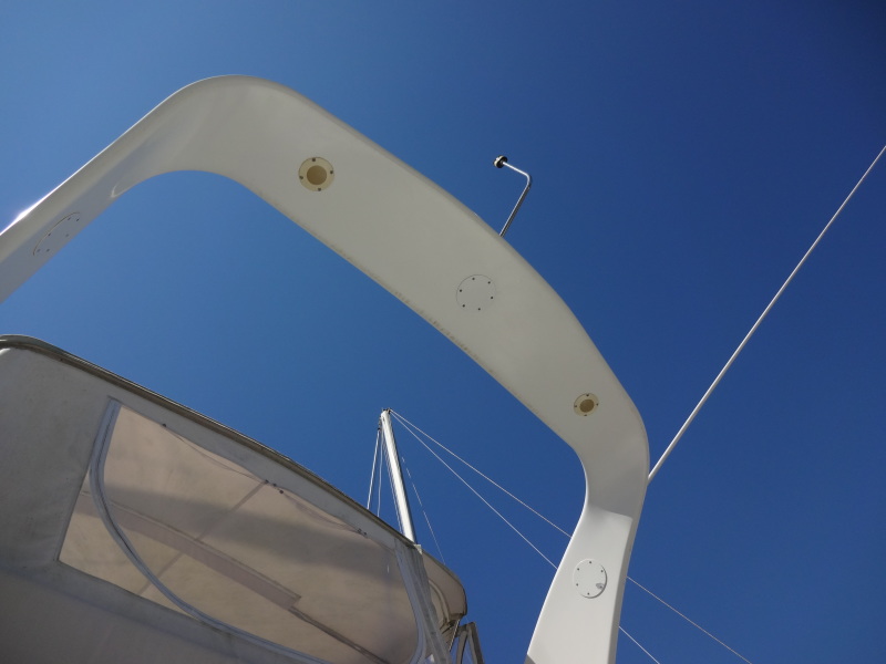 1998 Cruisers Yachts 35